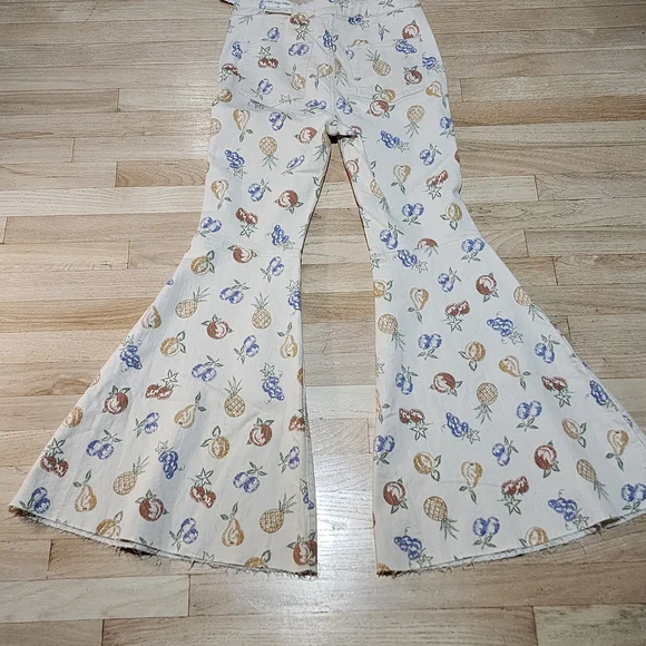 Free People Just Float On Flare Jeans Printed Fruit Pineapple Combo Ivory 29 NWT - Picture 8 of 9